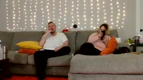 Snapshot of victoriaandjesse chatting on 01.04.25 Victoria and Jesse online show from 01.04.25