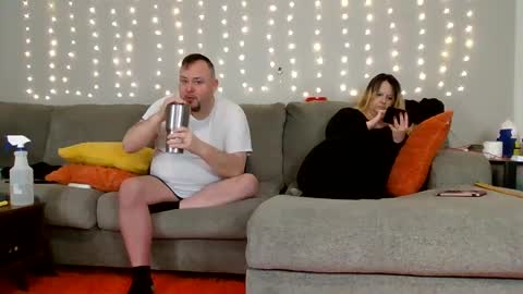 Snapshot of victoriaandjesse chatting on 01.08.25 Victoria and Jesse online show from 01.08.25