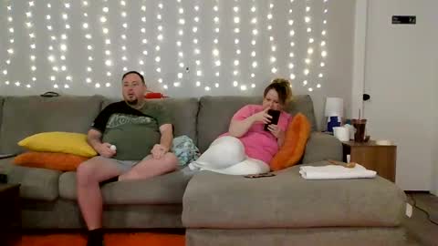 Snapshot of victoriaandjesse chatting on 02.14.25 Victoria and Jesse online show from 02.14.25