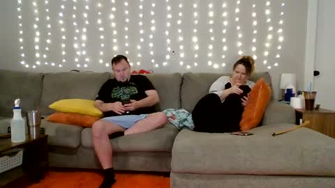 Snapshot of victoriaandjesse chatting on 02.15.25 Victoria and Jesse online show from 02.15.25