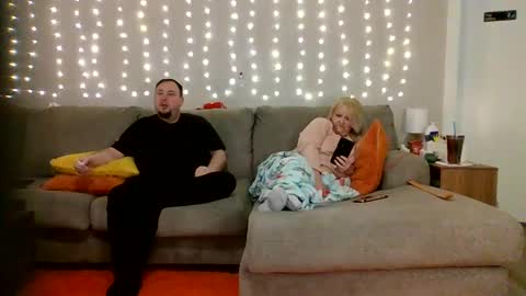 Snapshot of victoriaandjesse chatting on 02.22.25 Victoria and Jesse online show from 02.22.25