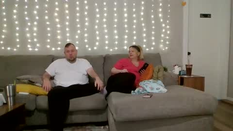 Snapshot of victoriaandjesse chatting on 09.27.25 Victoria and Jesse online show from 09.27.25