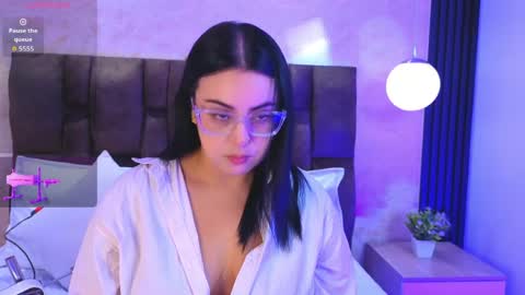Victoria Andrade online show from 04.10.26
