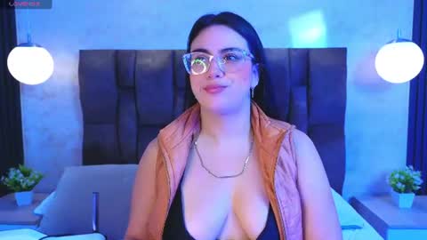 Snapshot of victoriaandrade chatting on 07.02.26 Victoria Andrade online show from 07.02.26