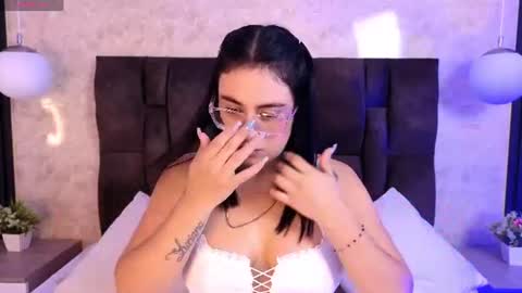 Snapshot of victoriaandrade chatting on 07.18.26 Victoria Andrade online show from 07.18.26