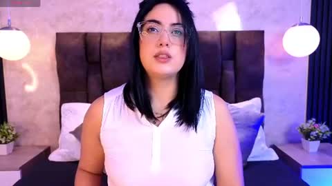 Snapshot of victoriaandrade chatting on 07.27.26 Victoria Andrade online show from 07.27.26