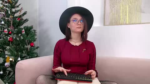 Snapshot of victoriaardern chatting on 12.27.24 Victoria online show from 12.27.24