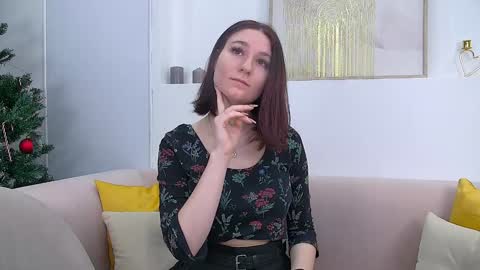 Snapshot of victoriaardern chatting on 01.12.25 Victoria online show from 01.12.25