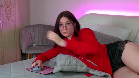 Snapshot of victoriaardern chatting on 01.31.25 Victoria online show from 01.31.25