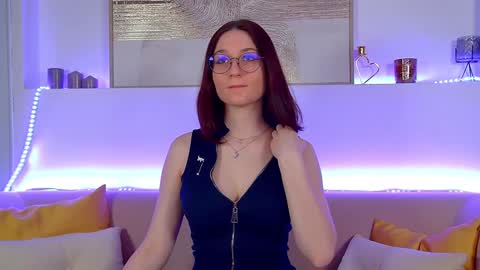 Snapshot of victoriaardern chatting on 02.05.25 Victoria online show from 02.05.25