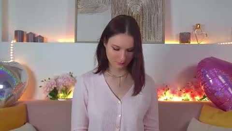 Snapshot of victoriaardern chatting on 02.15.25 Victoria online show from 02.15.25