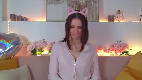 Snapshot of victoriaardern chatting on 02.15.25 Victoria online show from 02.15.25