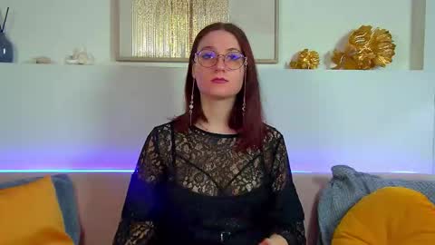Snapshot of victoriaardern chatting on 10.20.25 Victoria online show from 10.20.25