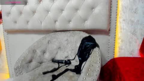 Snapshot of victoriaarousse25 chatting on 03.12.25 victoriaarousse online show from 03.12.25