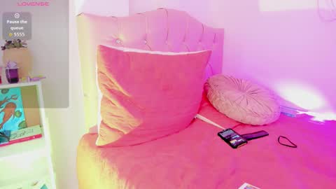 Victoria online show from 10.26.25