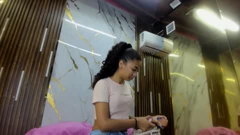 Victoria  online show from 10.02.25