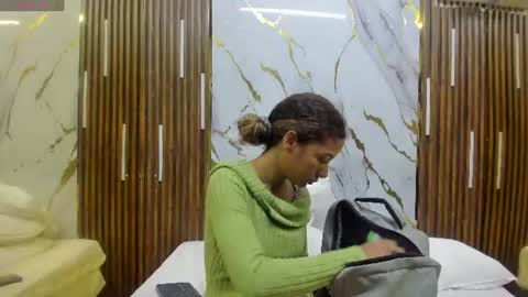 Snapshot of victoriaduarte chatting on 06.22.26 Victoria online show from 06.22.26