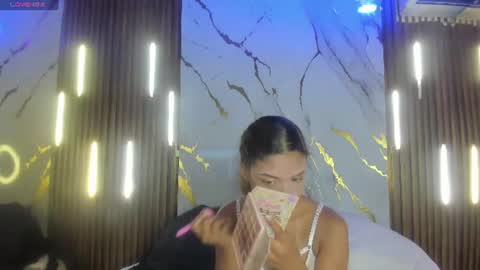 Snapshot of victoriaduarte chatting on 06.25.26 Victoria online show from 06.25.26