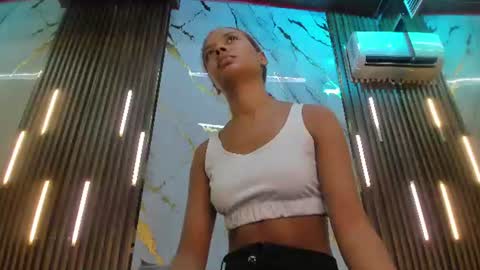 Snapshot of victoriaduarte chatting on 07.18.26 Victoria online show from 07.18.26