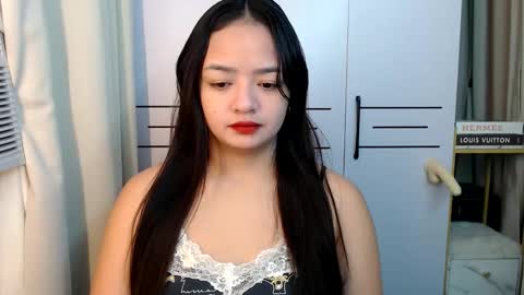 Snapshot of victoriaharper2 chatting on 11.30.25 Victoria Harper online show from 11.30.25