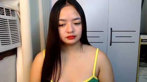 Snapshot of victoriaharper2 chatting on 12.16.25 Victoria Harper online show from 12.16.25