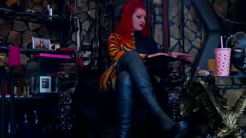 Snapshot of victoriaheller chatting on 01.09.25 Victoria Heller online show from 01.09.25