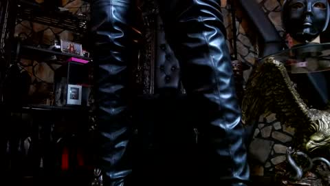 Snapshot of victoriaheller chatting on 01.22.25 Victoria Heller online show from 01.22.25