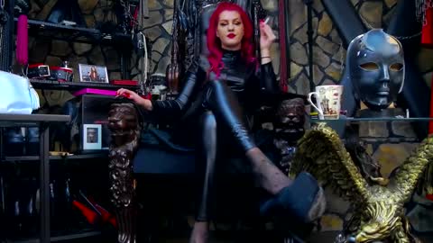 Snapshot of victoriaheller chatting on 01.30.25 Victoria Heller online show from 01.30.25