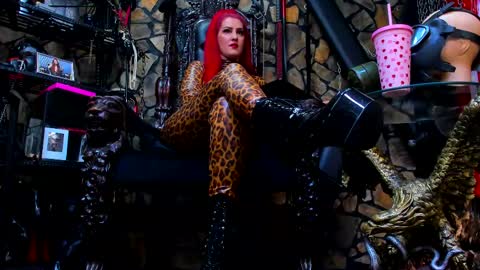 Snapshot of victoriaheller chatting on 03.11.25 Victoria Heller online show from 03.11.25