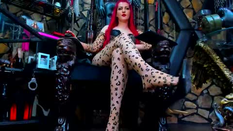 Snapshot of victoriaheller chatting on 09.25.25 Victoria Heller online show from 09.25.25