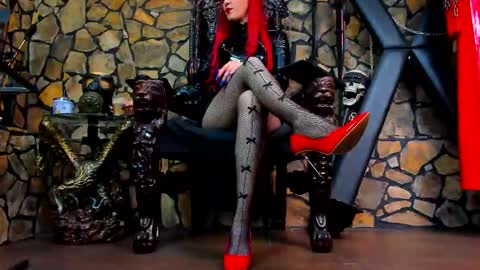 Snapshot of victoriaheller chatting on 10.04.25 Victoria Heller online show from 10.04.25