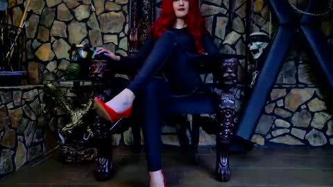 Snapshot of victoriaheller chatting on 10.10.25 Victoria Heller online show from 10.10.25