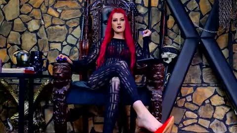 Snapshot of victoriaheller chatting on 10.31.25 Victoria Heller online show from 10.31.25