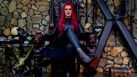 Snapshot of victoriaheller chatting on 11.08.25 Victoria Heller online show from 11.08.25