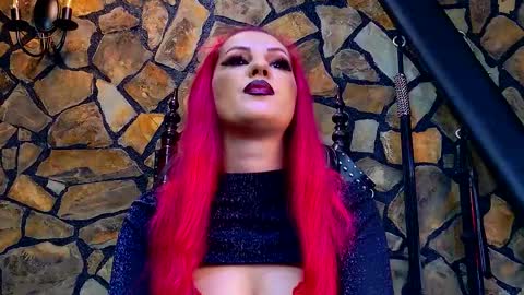 Snapshot of victoriaheller chatting on 11.29.25 Victoria Heller online show from 11.29.25