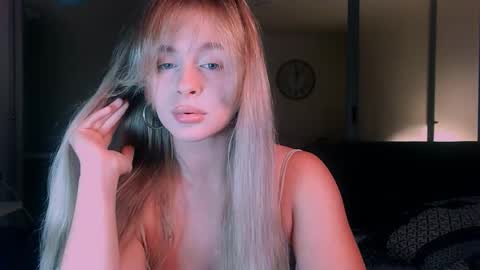 Snapshot of victoriande chatting on 10.11.25 Eva and Victor online show from 10.11.25