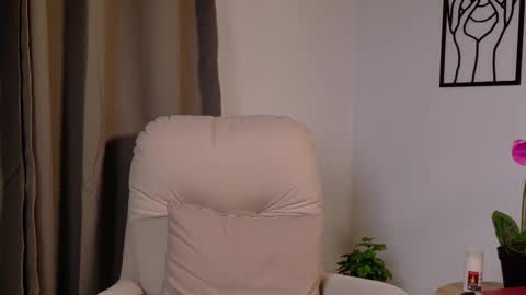 Snapshot of victorianova chatting on 02.06.26 VictoriaNova online show from 02.06.26