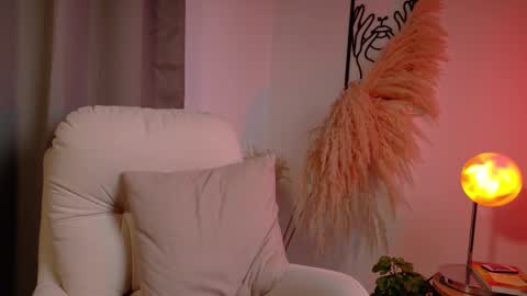 Snapshot of victorianova chatting on 02.27.26 VictoriaNova online show from 02.27.26