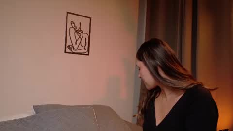 VictoriaNova online show from 06.19.26