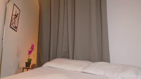 VictoriaNova online show from 07.30.26