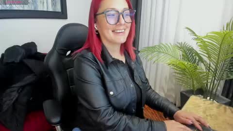 Snapshot of victoriapaker chatting on 05.19.26 victoriapaker online show from 05.19.26