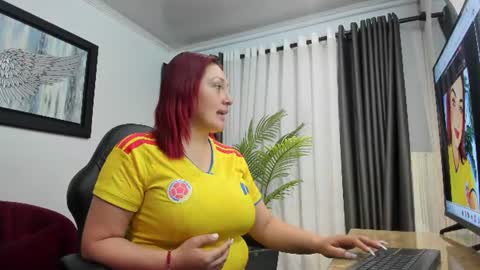 Snapshot of victoriapaker chatting on 06.27.26 victoriapaker online show from 06.27.26