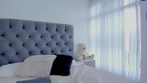 Snapshot of victoriaparkeer1 chatting on 09.13.25 Victoria online show from 09.13.25