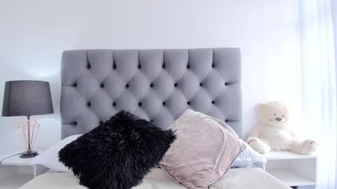 Snapshot of victoriaparkeer1 chatting on 09.15.25 Victoria online show from 09.15.25