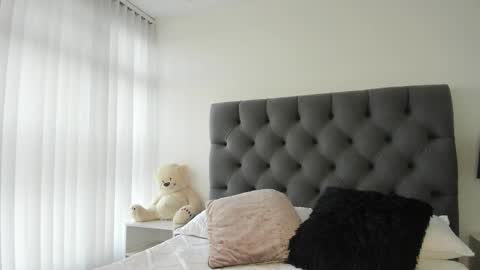 Snapshot of victoriaparkeer1 chatting on 09.22.25 Victoria online show from 09.22.25