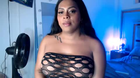 Snapshot of victoriaphillips chatting on 06.19.26 ONLYFANS online show from 06.19.26