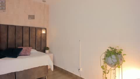 Maria Victoria online show from 01.21.25