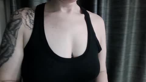 victoriaskyee online show from 04.22.26