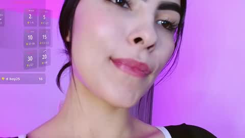 Snapshot of victoriia_henao_ chatting on 10.17.25 victoriia_henao_ online show from 10.17.25