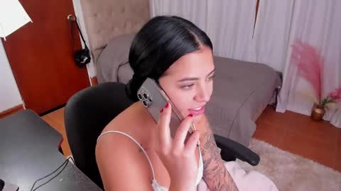 V  I C  T O R I A  online show from 01.06.25